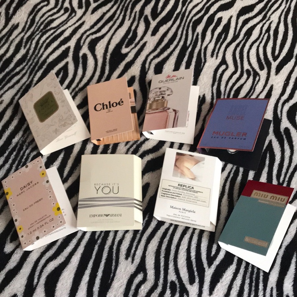 Bundle of delux samples. No BOGO!!